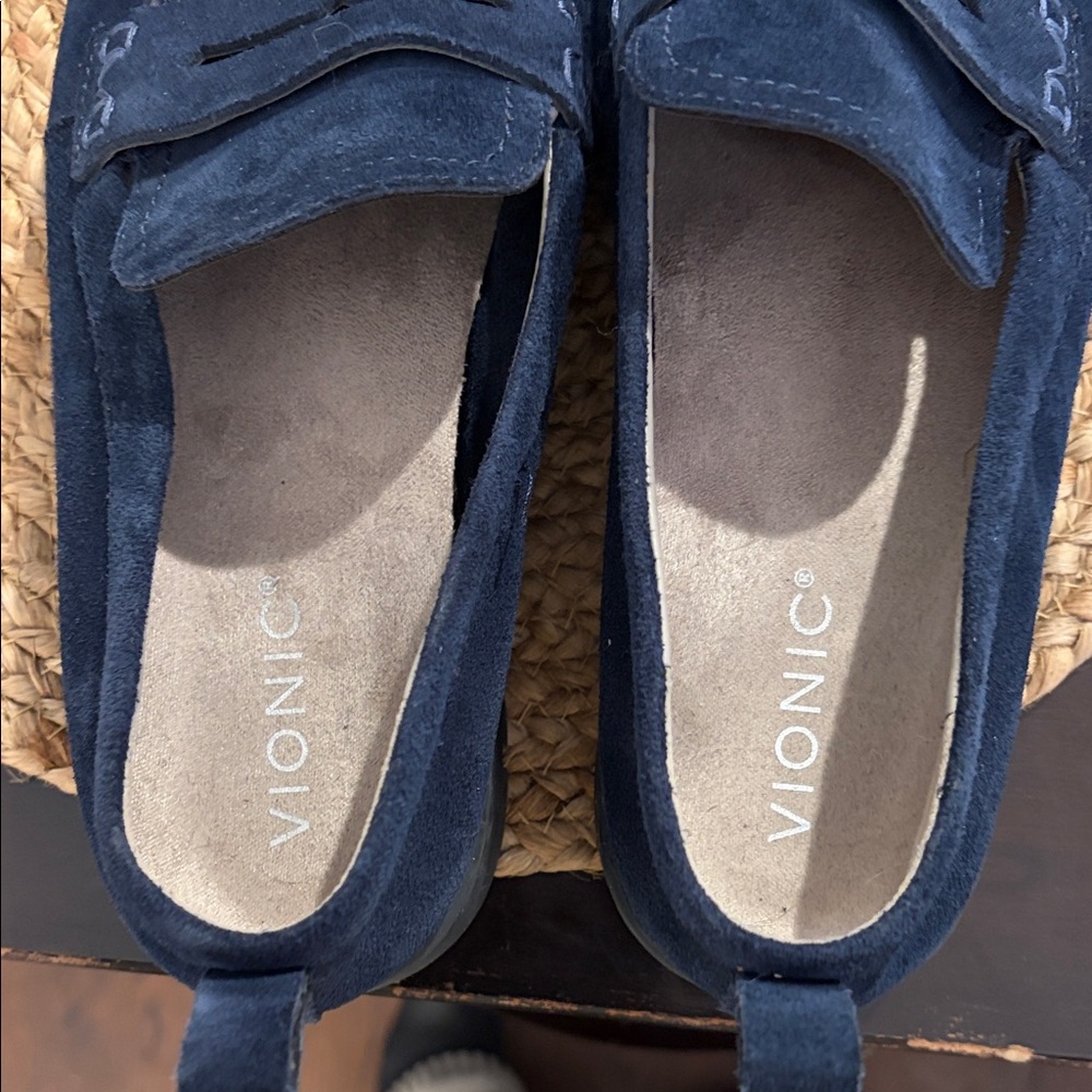 VIONIC WOMENS Navy BLUE Suede Penny Loafers SZ 10 - Picture 3 of 8